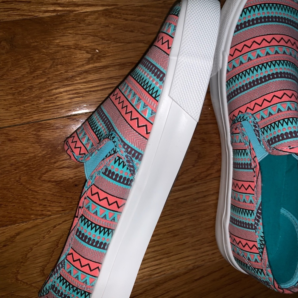 💚 Colorful canvas sneakers!
